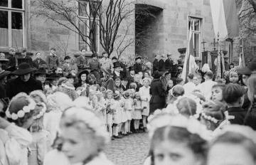 Prozession von Kommunionkindern in Nottuln, undatiert, um 1948?
