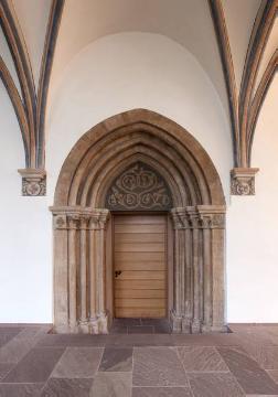 Kreuzgangportal (um 1260) zum Refektorium des ehemaligen Klosters Hardehausen, gegründet 1140 als erstes Zisterzienserkloster Westfalens, aufgehoben 1803