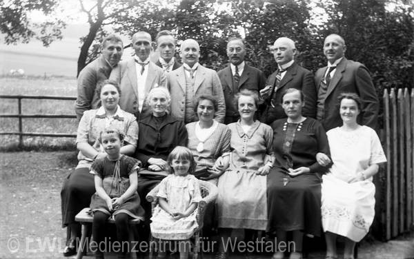 12_178 Slg. Franz Dempewolff: Dorfleben im Schmallenberger Sauerland 1912-1940er Jahre