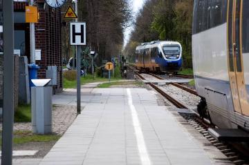 Zugverkehr der NordWestBahn am Bahnhof Reken-Maria Veen, aufgenommen anlässlich der Fotodokumentation des Bewerberprojektes "BahnLandLust, Zukunftsschiene Coesfeld - Reken - Dorsten" der Regionale 2016