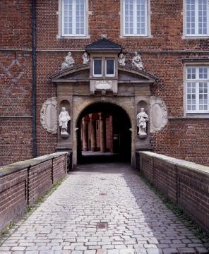 Wasserschloss Herten, 2012 - Eingangsportal des Haupthauses. Historische Vergleichsaufnahme siehe Bild 08_46.