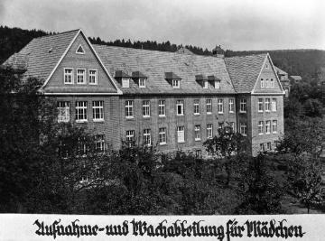 St. Johannes-Stift Marsberg, um 1928: Aufnahme- und Wachabteilung für Mädchen. Provinzial-Heilanstalt für Kinder- und Jugendpsychiatrie, errichtet um 1911. Undatiert.