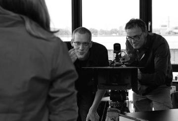 Filmproduktion im LWL-Medienzentrum für Westfalen: Kameramann Thomas Moormann (rechts) beim Schülercasting für den Archivfilm "Vergangenheit, wir kommen"