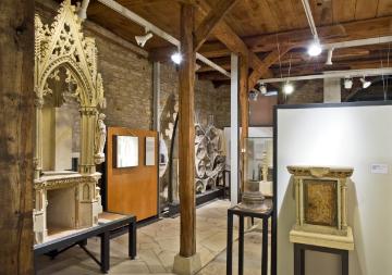 Blick in die Dauerausstellung im Baumberger Sandstein-Museum, Havixbeck - Exponate der Steinmetzkunst