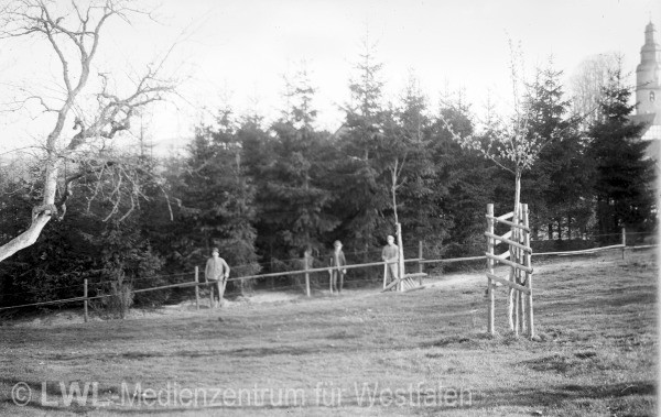 12_333 Slg. Franz Dempewolff: Dorfleben im Schmallenberger Sauerland 1912-1940er Jahre