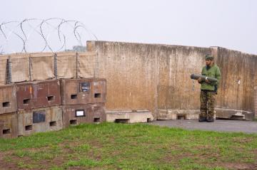 Militärübung der britischen Armee: Sichern eines Feldlagers und Gefangennahme eines Angreifers - Princess Royal-Kaserne, Gütersloh