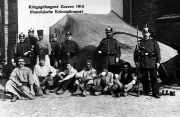 Erster Weltkrieg, 1914: Kriegsgefangene Zuaven (französische Kolonialsoldaten aus Nordafrika) im Kriegsgefangenenlager Paderborn-Sennelager
