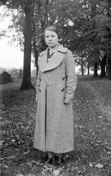 Verwandtschaft Franz Dempewolff: Nichte Imgard Klauke, Wormbach 1937 - Tochter seiner Zwillingsschwester Helene (verh. Klauke) in Kirchhundem
