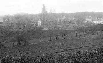 Wormbach im Frühjahr 1925, Blick vom Felbecker Weg zur St. Peter und Paul-Kirche