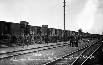 Erster Weltkrieg, Gütersloh 1914: Englische und französische Kriegsgefangene am Bahnhof Gütersloh