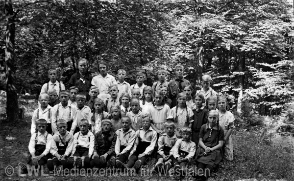 12_169 Slg. Franz Dempewolff: Dorfleben im Schmallenberger Sauerland 1912-1940er Jahre