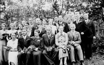 Schützenfest Wormbach, Juni 1936 - vorn links und Mitte: Maria und Helene Dempewolff, die jüngste und die älteste Tochter des Wormbacher Lehrers Franz Dempewolff