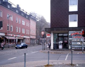Einzelhandel in Gelsenkirchen: Geschäftsmeile Bochumer Straße im Ortsteil Ückendorf, rechts: "Dogan", türkische Haushaltswaren und Geschenkartikel, Bochumer Straße 92