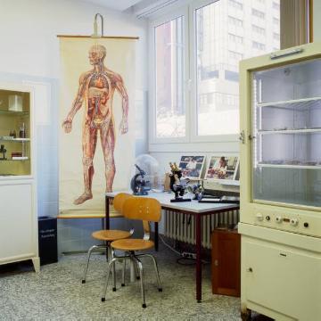 Krankenhausmuseum Bielefeld e.V. - Ausstellung zur Geschichte des Krankenhauswesens in Bielefeld, insbesondere der Städtischen Klinik - hier: historisches Labor (Teutoburger Straße 50)