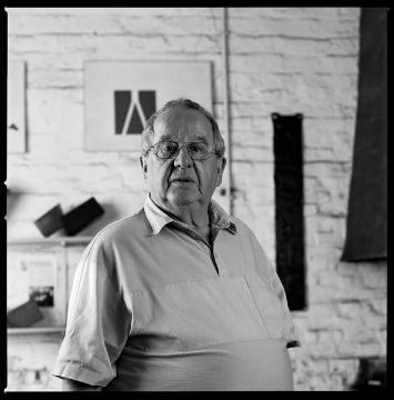 Wolfgang Prager (*1931 Essen), Kunstschmiedemeister und Stahlbildhauer, 1975-2011 Mitglied der Künstlersiedlung Halfmannshof, gegründet 1931 auf dem ehemaligen Bauerngut Halfmannshof in Gelsenkirchen-Ückendorf, Halfmannsweg 50