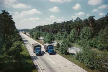 Autobahntrasse A2 mit bepflanztem Mittelstreifen bei Rheda