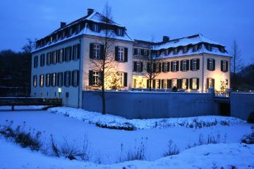 Winterliches Haus Berge, Gelsenkirchen-Buer - erbaut im 16. Jh., Spätbarock, seit 1954 Gastronomiebetrieb, seit 2004 Hotel und Tagungszentrum