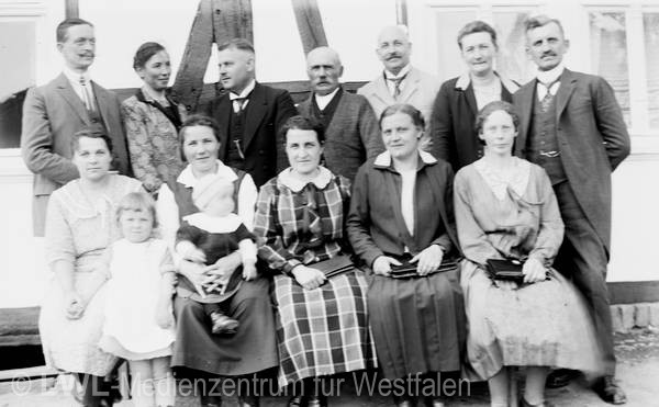 12_229 Slg. Franz Dempewolff: Dorfleben im Schmallenberger Sauerland 1912-1940er Jahre