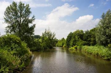 Berkel-Impressionen entlang der Uferstraße in Stadtlohn - Projektvorschlag zur Regionale 2016 unter dem Motto "Mit dem Fluss leben": Ausbau eines nachhaltigen Hochwasserschutzes an der Berkel und ökologische Aufwertung des Flusses