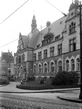 Kreishaus, Verwaltungssitzung des Kreises Recklinghausen in der seit 1901 kreisfreien Stadt Recklinghausen