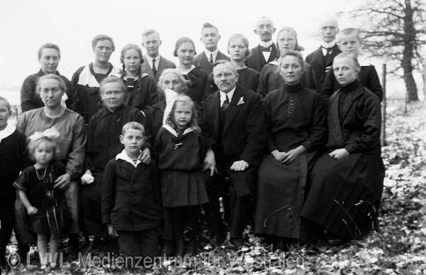 12_30 Slg. Franz Dempewolff: Dorfleben im Schmallenberger Sauerland 1912-1940er Jahre
