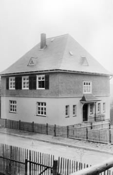 Fredeburg, Lehrerwohnhaus Jacobsmeier - errichtet 1927 an der St. Georg-Straße, undatiert, um 1927?