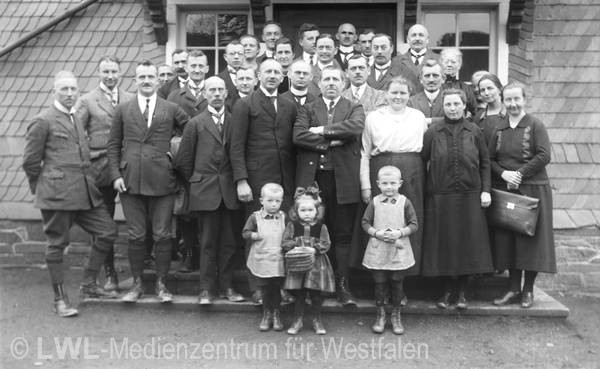 12_175 Slg. Franz Dempewolff: Dorfleben im Schmallenberger Sauerland 1912-1940er Jahre