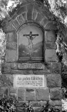 "Am Großen Bildchen" bei Winterberg-Siedlinghausen, gelegen in rd. 700 Metern Höhe an der Kreuzung der Straßen Siedlinghausen / Altastenberg und Sorpetal / Altastenberg