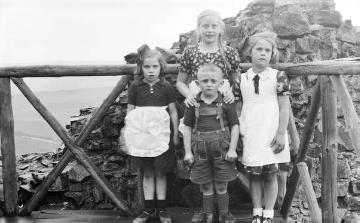 Kinder des Lehrers Joseph Simon aus Meschede-Eversberg, 1937