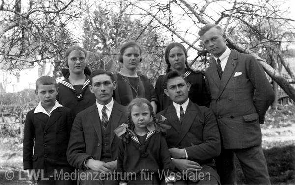 12_33 Slg. Franz Dempewolff: Dorfleben im Schmallenberger Sauerland 1912-1940er Jahre