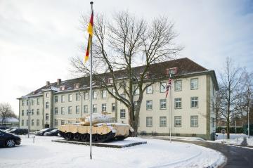 Britische Armeestandorte in Westfalen: Herford, Wentworth-Kaserne - Hauptquartier des 1. Panzerdivision und des Fernmeldregiments (Royal Signals), Verwaltungsgebäude, geplante Standortschließung 2015