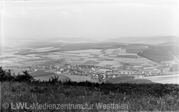 12_419 Slg. Franz Dempewolff: Dorfleben im Schmallenberger Sauerland 1912-1940er Jahre