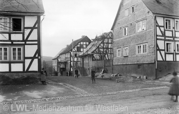 12_392 Slg. Franz Dempewolff: Dorfleben im Schmallenberger Sauerland 1912-1940er Jahre