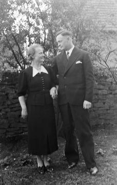 Familie Franz Dempewolff, April 1938: Verlobung von Tochter Johanna mit Franz Thiergarten, ansässig in Lippstadt (gefallen in Zweiten Weltkrieg)