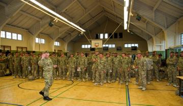 Rückkehr aus dem Kriegseinsatz - Oxford-Kaserne, Münster: Major Antonio Windas begrüßt das 1st Battalion "The Yorkshire Regiment' nach einem sechsmonatigen Einsatz im Afghanistan-Krieg
