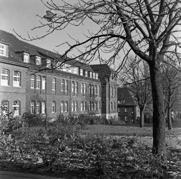 St. Johannes-Stift Marsberg, 1955: Jungenpflegeheim der Westfälischen Klinik für Kinder- und Jugendpsychiatrie.
