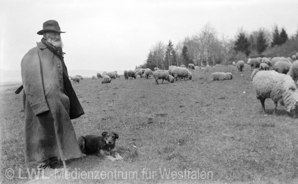 12_330 Slg. Franz Dempewolff: Dorfleben im Schmallenberger Sauerland 1912-1940er Jahre