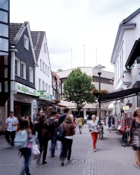 Ortskern Recklinghausen: Die Fußgängerzone "Holzmarkt" 2012. Historische Vergleichsaufnahme von 1917 siehe Bild Nr. 08_9.