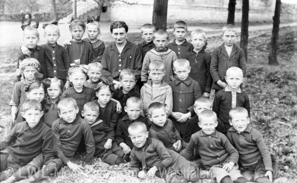 12_157 Slg. Franz Dempewolff: Dorfleben im Schmallenberger Sauerland 1912-1940er Jahre