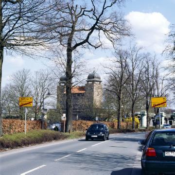 Ortsausgang Datteln mit Blick auf die alte Schachtschleuse Henrichenburg, in Betrieb 1914-1989 (technisches Denkmal)