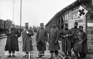 Erster Weltkrieg, Gütersloh 1914: Französische Kriegsgefangene an der Sanitätsstation am Bahnhof