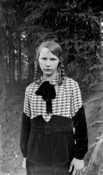 Familie Franz Dempewolff, Wormbach: Die jüngste Tochter Maria-Elisabeth (1919-2011), Porträt im Frühjahr 1933, später verheiratet mit Theodor Bücker
