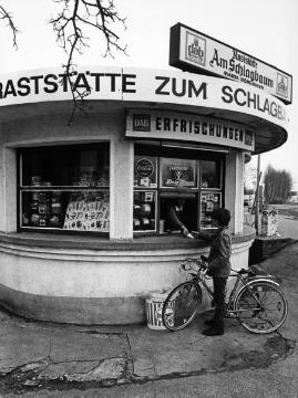 Trinkhalle "Am Schlagbaum", Dortmund-Mengede, Große Riedbrückstraße/Waltroper Straße. Undatiert, um 1980 [?]