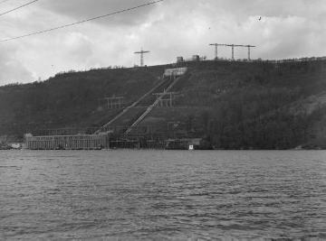 Speicherkraftwerk am Hengsteysee bei Herdecke, April 1953.