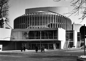 Theater Münster, erbaut 1952-1956 nach Entwürfen der Architekten Harald Deilmann, Max von Hausen, Ortwin Rave und Werner Ruhnau (Voßgasse/Neubrückstraße). Ansicht 1956.