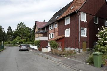 Dorfzentrum Borgeln: Wohnhäuser an der Diedrich-Düllmann-Straße im Südosten des Dorfzentrums. Ansicht im Juni 2016.