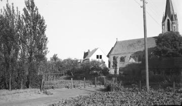 Die St. Lucia-Kirche in Harsewinkel 1946. Kirchweihe 1860, Kirchturm von 1904.