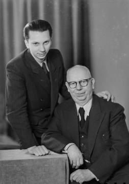 Fotograf Ernst Jäger (1886-1963) mit Sohn Hermann (1930-1953), letzte Aufnahme im Todesjahr des Dreiundzwanzigjährigen. 