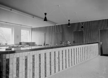 Rathaus Harsewinkel, Bürohalle mit Karteischrank und Beratungstheke - undatiert, um 1960?