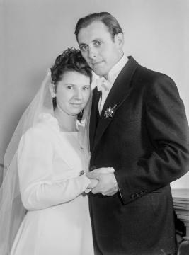 Hochzeit Margret Jäger und Gustav Wendland am 6. August 1948. Atelier Jäger, Harsewinkel.
